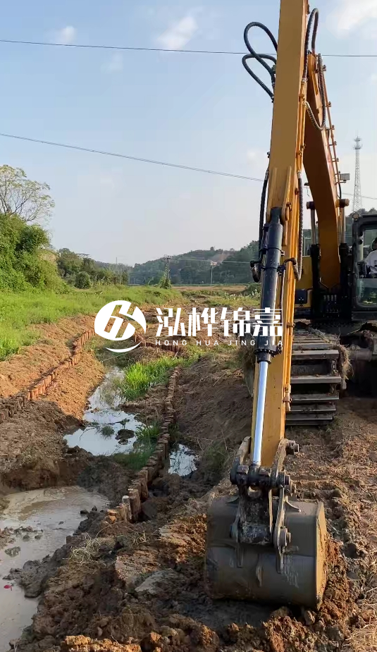 青島河道清淤專業(yè)施工-水挖機清淤適合哪些河道狀況？