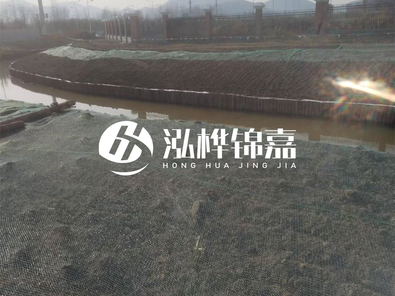 河道木樁打不下去怎么辦？河道打樁木能在水里使用多少年？